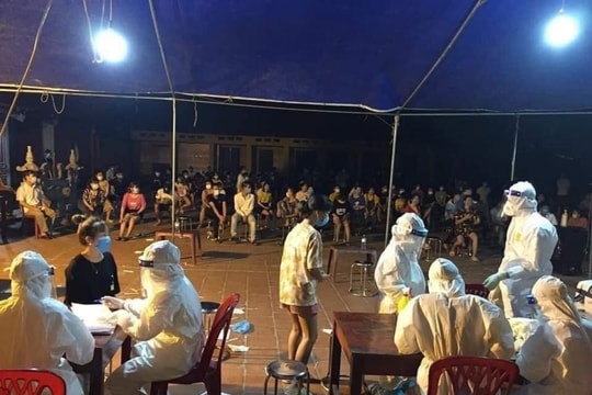 Bí thư, Chủ tịch xã bị đình chỉ chức vụ vì lơ là chống dịch
