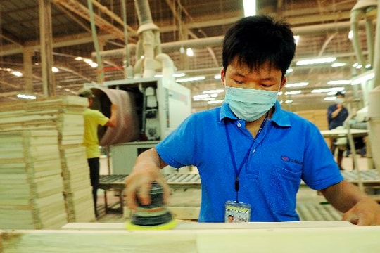 Nhiều chính sách hỗ trợ  cho người dân và doanh nghiệp vượt “bão” Covid - 19