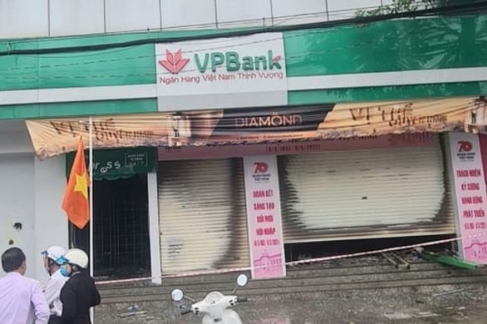 Hỏa hoạn tại chi nhánh ngân hàng lúc rạng sáng