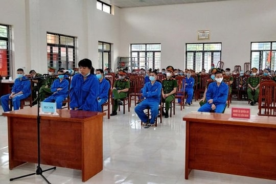 TAND tỉnh Quảng Ninh xét xử lưu động 11 đối tượng ﻿        đưa người xuất, nhập cảnh trái phép