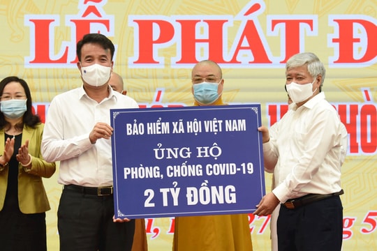 BHXH Việt Nam trao 2 tỷ đồng ủng hộ phòng chống dịch Covid-19

