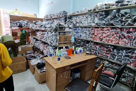Bình Dương: Thu giữ trên 1.500 đôi giày nghi vấn giả mạo nhãn hiệu NIKE, ADIDAS