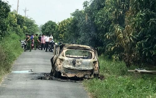 Cháy xe taxi, tài xế tử vong trên ghế lái