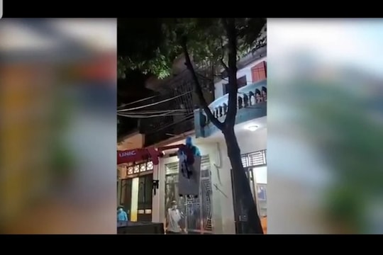 F1 cố thủ trên tầng 3, công an phải dùng xe cẩu cưỡng chế đi cách ly