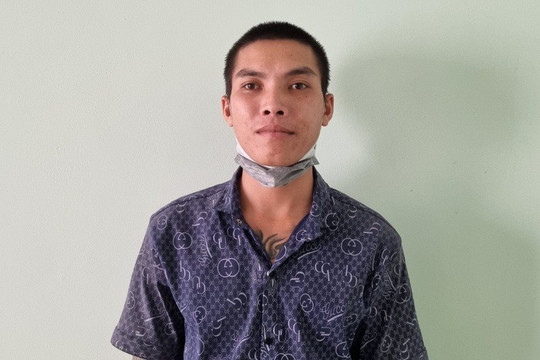 Bị đâm trọng thương vì mang dao đi gây sự với hàng xóm