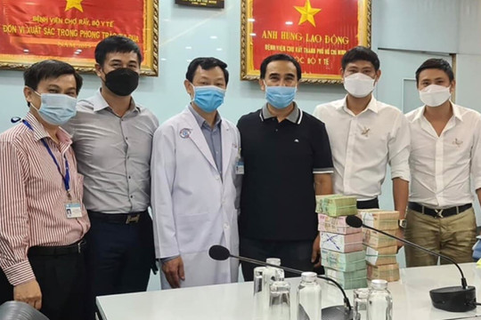 Quyền Linh 'ngay và luôn' kêu gọi quyên góp ủng hộ Bắc Giang và bệnh viện K 2 tỷ đồng tiền mặt