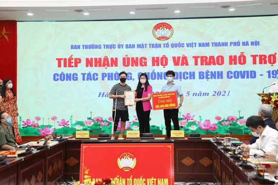 Thành Trung trao gần 400 triệu đồng vào quỹ Vaccine của cộng đồng