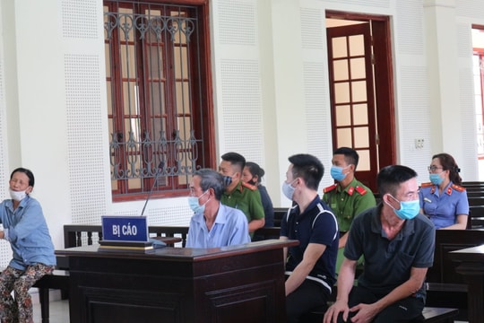 Nỗi đau người phụ nữ chứng kiến chồng, con vướng lao lý vì tội giết người
