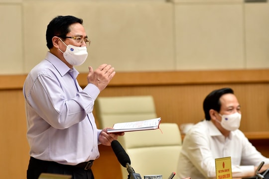 Thủ tướng: Bằng mọi biện pháp phải mua vaccine và công nghệ sản xuất vaccine
