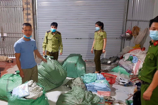 Phát hiện cơ sở sản xuất quần áo có dấu hiệu giả mạo nhãn hiệu GU
