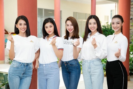 Dàn hoa hậu trao 100 triệu mua vaccine cho công nhân Bắc Giang
