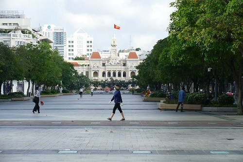 TPHCM vắng lặng trong ngày đầu giãn cách xã hội