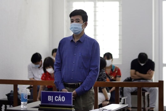 Kiểm sát viên nhận hối lộ 20 triệu đồng và 13 quả trứng đà điểu