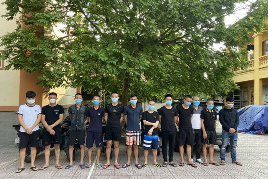 Bắc Ninh: 12 thanh niên đánh bạc, ăn nhậu ở quán game bất chấp dịch Covid 19