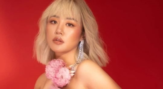 Văn Mai Hương bị tố khi cover bản hit của Lady Gaga để kiếm tiền mà không xin phép?