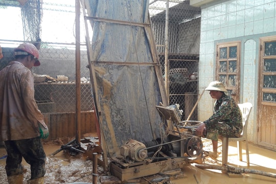 Làng khoan giếng làm không hết việc vì nắng nóng kéo dài
