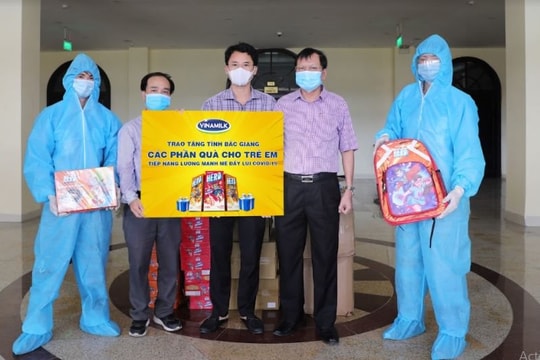 Vinamilk tiếp sức lực lượng tuyến đầu đang ngày đêm xét nghiệm sàng lọc cho người dân TP. HCM
