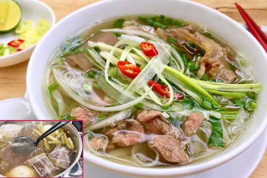 Nấu nước chan phở bò, bóp cải bẹ xanh thả vào nồi 10 phút: Đây là công thức bí truyền của các chủ quán ít người biết đến