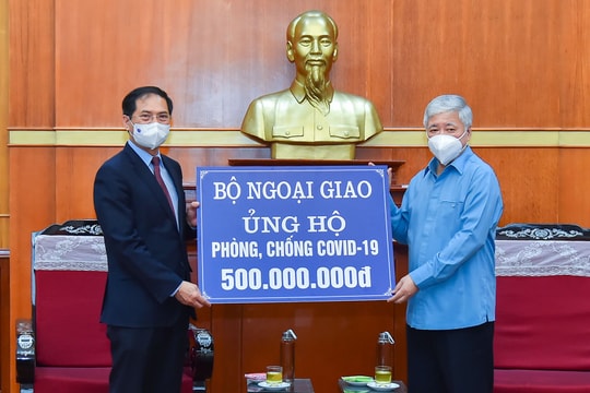 Bộ Ngoại giao ủng hộ 500 triệu đồng chung sức đẩy lùi dịch Covid-19