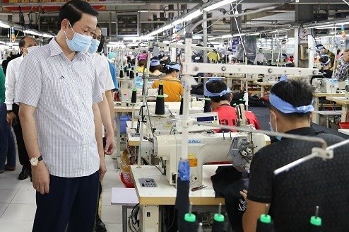 Doanh nghiệp may mặc, da giày thích ứng với đại dịch Covid-19