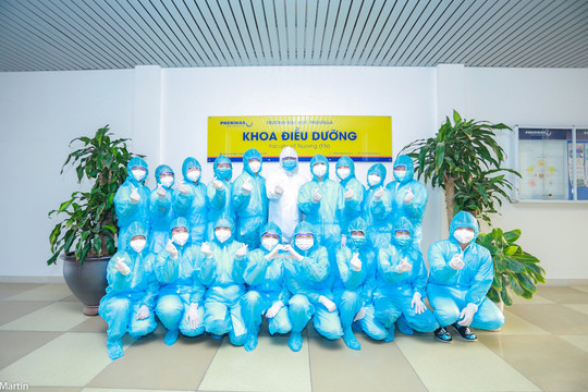 Sinh viên đi xe máy từ Sơn La xuống Hà Nội để kịp theo đoàn đi hỗ trợ tuyến đầu chống dịch