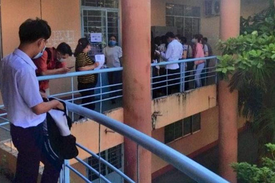 Kiên Giang: Dịch đang căng, 160 học viên vẫn tập trung thi lấy chứng chỉ CNTT