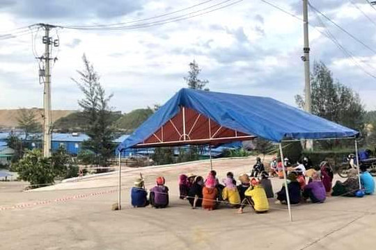 Người dân tập trung phản đối Công ty Cổ phần Thép Hòa Phát - Dung Quất vì gây ô nhiễm
