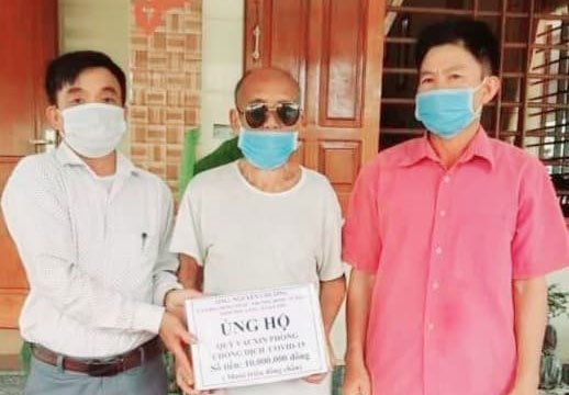 Cụ ông 97 tuổi ủng hộ 10 triệu đồng tiền tiết kiệm vào Quỹ vắc xin phòng Covid-19