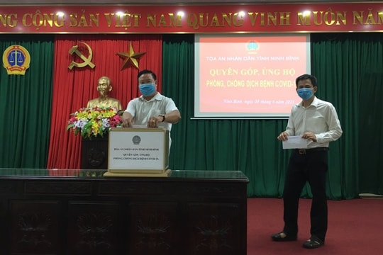 TAND tỉnh Ninh Bình quyên góp, ủng hộ công tác phòng, chống dịch COVID-19
