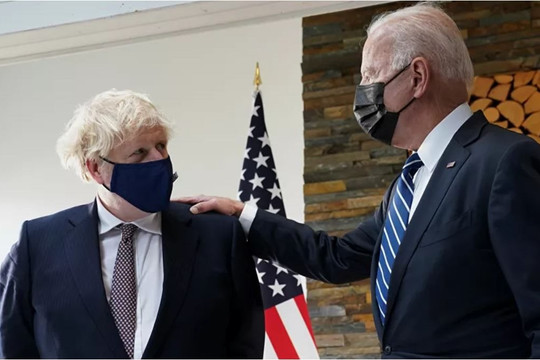 Tổng thống Biden tặng Thủ tướng Anh một chiếc xe đạp