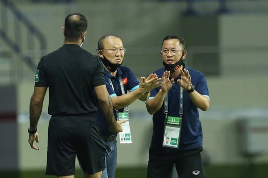 HLV Park bị cấm chỉ đạo trận gặp UAE