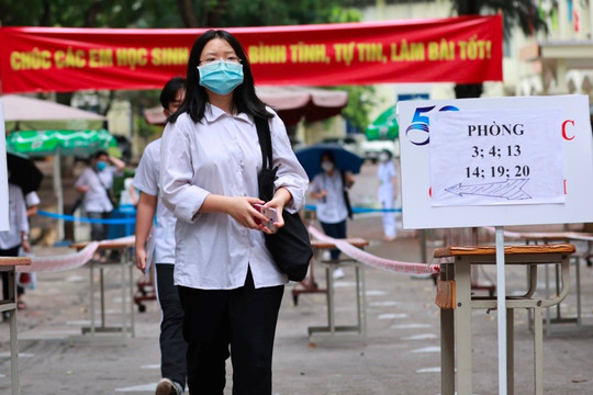 Kết thúc buổi thi đầu tiên, đề thi môn tiếng Anh nhẹ nhàng