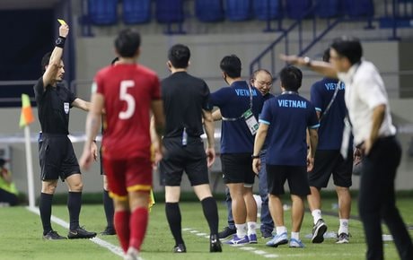 ĐT Việt Nam vắng thầy Park vì thẻ phạt: Một mũi tên trúng hai đích