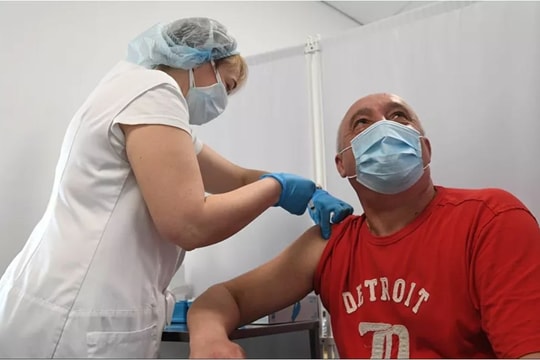 Nga: Công dân Moscow đi tiêm vaccine COVID-19 được quay xổ số nhận ô tô