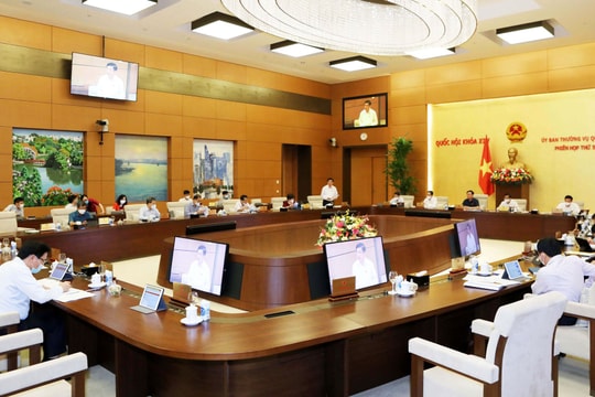 Trình Quốc hội giám sát đối với việc thực hiện chính sách, pháp luật về tiết kiệm, chống lãng phí