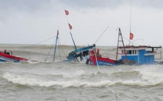 Cứu sống ngư dân Thanh Hóa 3 ngày trôi dạt trên biển
