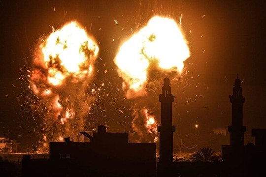 Israel không kích Dải Gaza, thỏa thuận ngừng bắn tan vỡ