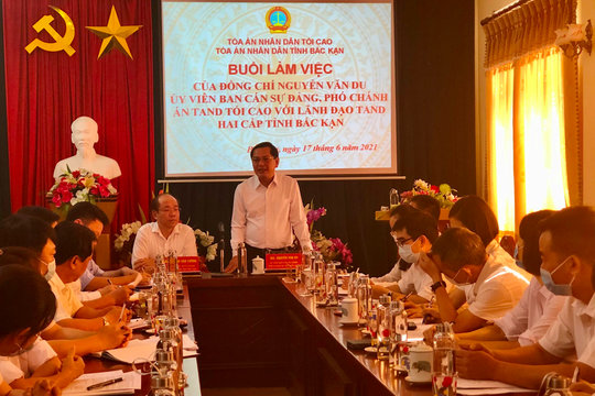Phó Chánh án TANDTC Nguyễn Văn Du làm việc với lãnh đạo TAND hai cấp tỉnh Bắc Kạn
