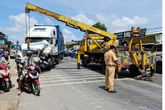 Lập chốt chặn bắt tài xế bỏ chạy sau khi gây tai nạn