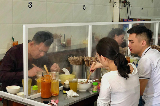 Hà Nội sẽ cân nhắc mở cửa lại nhà hàng, quán ăn trong tuần tới