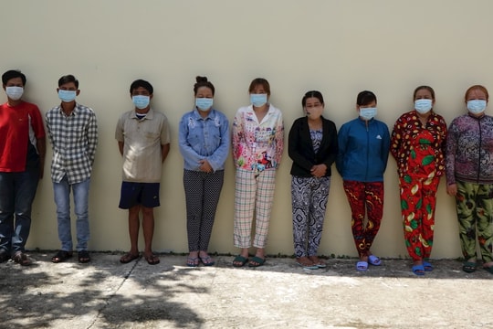 Kiên Giang: Triệt xóa tụ điểm đánh bạc, tạm giữ 12 người cùng 100 triệu đồng