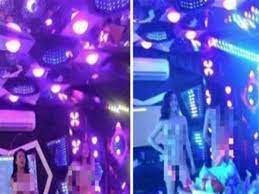 Bất chấp dịch bệnh, 2 cô gái khoả thân trong quán karaoke cùng 20 khách nam