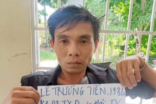 Cầm dao kè cổ khống chế đòi cưỡng hiếp 2 cô gái