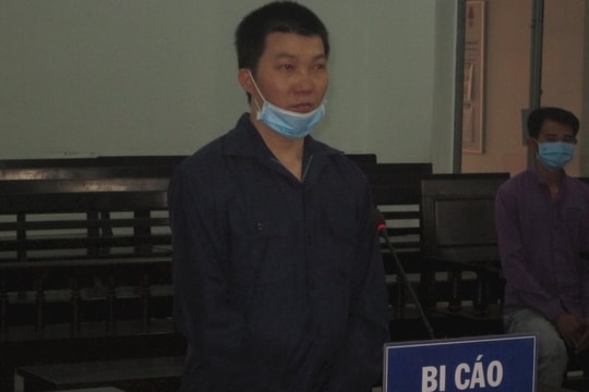 Đâm chết bạn gái rồi cướp xe máy