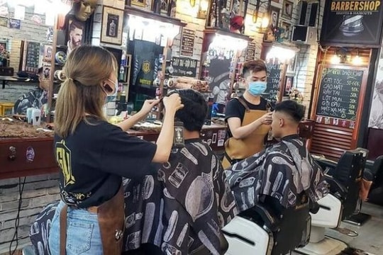 Bí thư Thành ủy Hà Nội: Nới lỏng một số dịch vụ nhưng không lơi lỏng