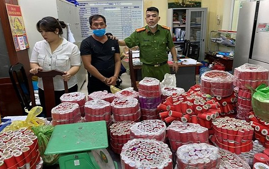 Bắt đối tượng mua bán, sử dụng ma túy và tàng trữ 337,5 kg pháo