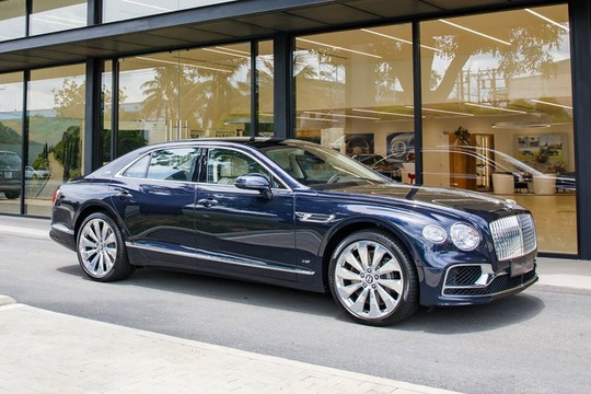 Bentley Flying Spur V8 2021 ra mắt thi trường Việt Nam