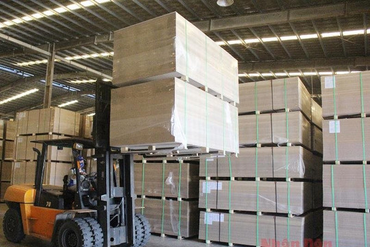 Công ty gỗ MDF VRG Quảng Trị: Phát triển bền vững giữa đại dịch
