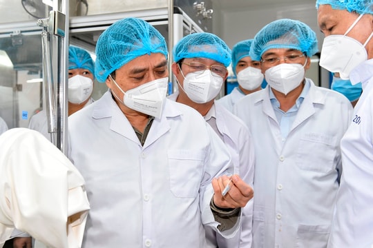 Thủ tướng: Lập tổ hành động thúc đẩy vaccine sản xuất trong nước nhanh nhất có thể
