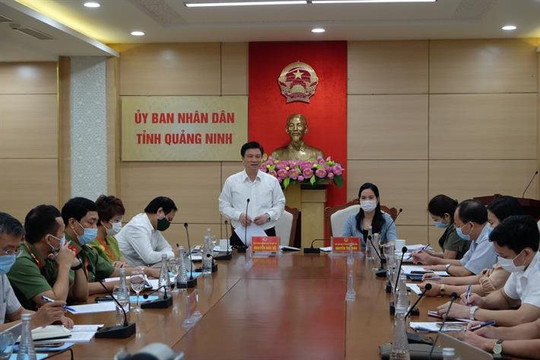 Quảng Ninh: Ưu tiên tiêm phòng vắc-xin Covid-19 cho cán bộ, giáo viên, nhân viên tham gia làm thi